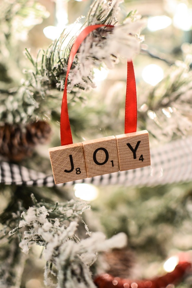 diy scrabble tile christmas ornaments