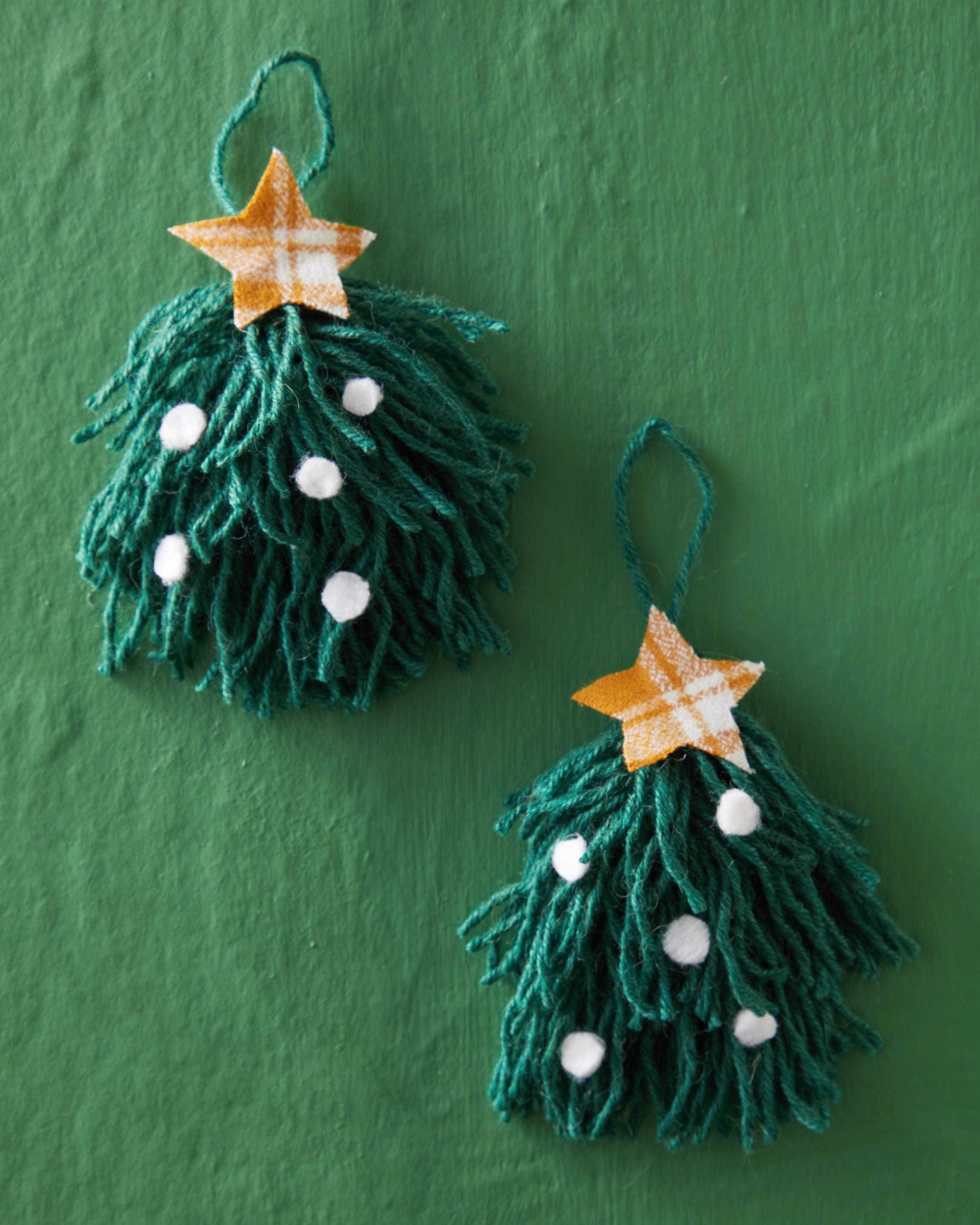 yarn christmas tree ornaments DIY